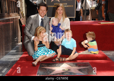 Mark Wahlberg, Rhea Durham, Ella Wahlberg, Grace Wahlberg, Michael Wahlberg, BrendanWahlberg bei der Induktion Zeremonie für Star Stockfoto