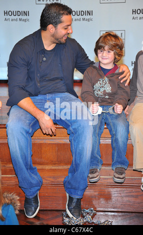 David Blaine bei einem öffentlichen Auftritt für HOUDINI: Kunst und Magie Ausstellung Eröffnung, The Jewish Museum, New York, NY 29. Oktober 2010. Foto von: Gregorio T. Binuya/Everett Collection Stockfoto