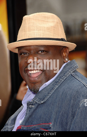 Cedric the Entertainer im Ankunftsbereich für KUNG FU PANDA 2 Premiere, Graumans Chinese Theatre, Los Angeles, CA 22. Mai 2011. Foto Stockfoto