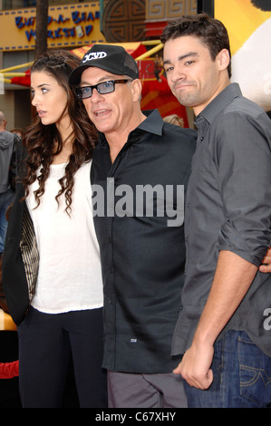 Jean Claude Van Damme im Ankunftsbereich für KUNG FU PANDA 2 Premiere, Graumans Chinese Theatre, Los Angeles, CA 22. Mai 2011. Foto von: Michael Germana/Everett Collection Stockfoto