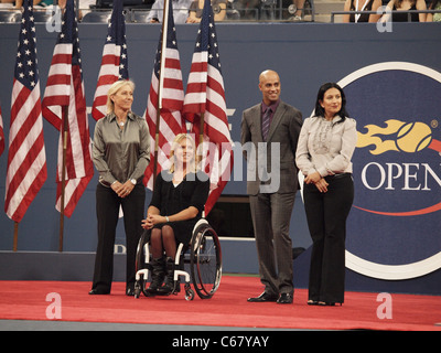 Martina Navratilova, Esther Vergeer, James Blake, Dori Samadzai-Bonner in Anwesenheit für 2010 US Open Opening Night Ceremony Stockfoto