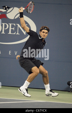 Roger Federer in Anwesenheit für 2010 US Open Opening Night Ceremony, USTA Billie Jean King National Tennis Center, Flushing, NY 30. August 2010. Foto von: Rob Rich/Everett Collection Stockfoto