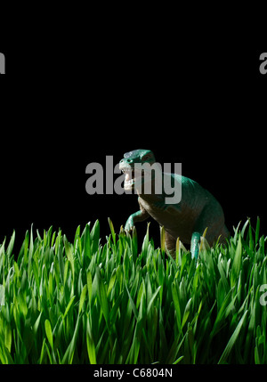 Spielzeug-Monster Gras in der Nacht Stockfoto