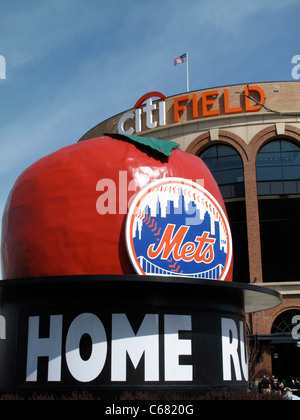 Homerun Apple bei Citi Field, Flushing, NY Stockfoto