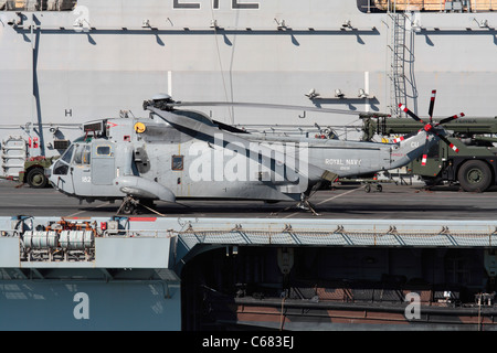 Royal Navy Westland Sea King ASaC7 an Bord der Angriff Schiff HMS Ocean während der Libyen-Konflikt, 13. August 2011 Stockfoto