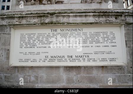 Das Monument, das in der Nähe der Pudding Lane errichtet wurde, wo das große Feuer von London im Jahr 1666 begann und heute eine touristische Attraktion in London ist Stockfoto