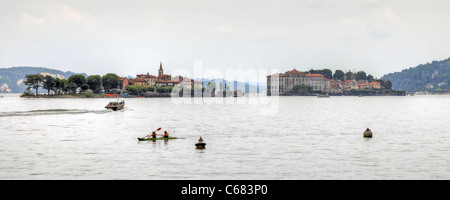 Schauen Sie sich zwei von den Borromäischen Inseln: Isola dei Pescatori und Isola Bella Stockfoto