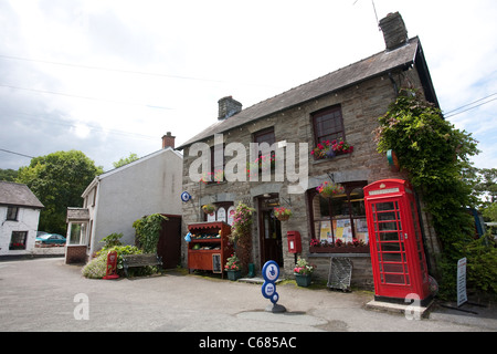 Cenarth, Carmarthenshire, angrenzend an die Cenarth-Wasserfälle an der Grenze Ceredigion und Pembrokeshire, West Wales.Photo:Jeff Gilbert Stockfoto