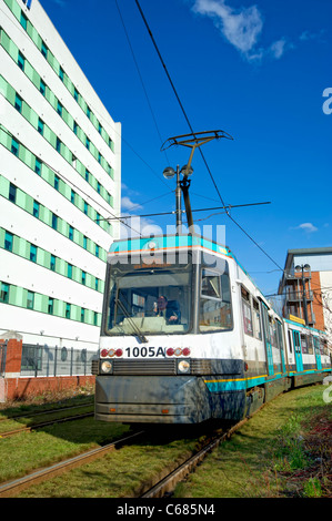 Eines der älteren blauen Straßenbahnen auf dem Manchester Metrolink-system Stockfoto