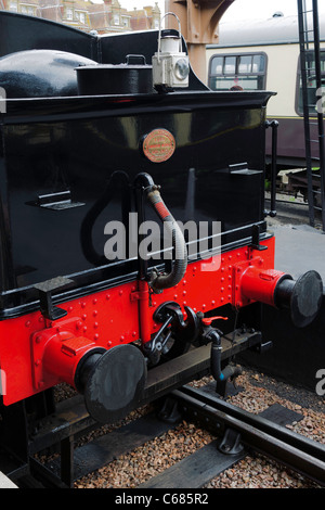 Detail der Puffer und Kupplung einer Dampflok hautnah Stockfoto