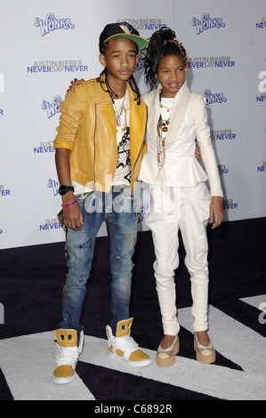 Jaden Smith, Willow Smith im Ankunftsbereich für JUSTIN BIEBER: NEVER NEVER sagen Premiere, Nokia Theatre, Los Angeles, CA 8. Februar 2011. Foto von: Elizabeth Goodenough/Everett Collection Stockfoto