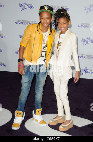 Jaden Smith, Willow Smith im Ankunftsbereich für JUSTIN BIEBER: NEVER NEVER sagen Premiere, Nokia Theatre, Los Angeles, CA 8. Februar 2011. Foto von: Dee Cercone/Everett Collection Stockfoto