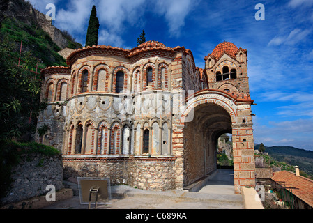 Die Kirche von Pantanassa Kloster in der mittelalterlichen, byzantinische "Castletown" von Mystras, in der Nähe von Sparta, Peloponnes, Griechenland. Stockfoto