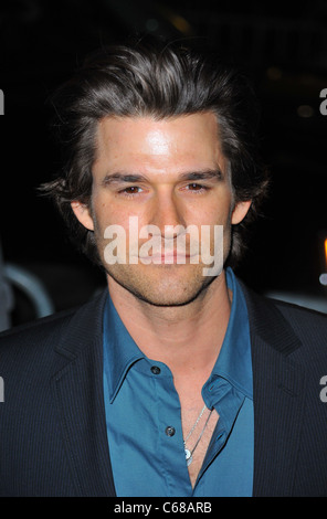 Johnny Whitworth im Ankunftsbereich für grenzenlose Premiere, Regal Union Square Stadium 14 Theater, New York, NY 8. März 2011. Foto von: Gregorio T. Binuya/Everett Collection Stockfoto