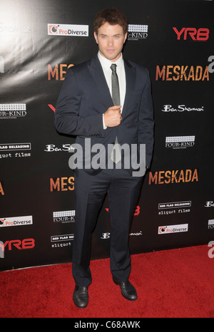 Kellan Lutz im Ankunftsbereich für MESKADA Premiere, Cinespace LA, Los Angeles, CA 30. November 2010. Foto von: Dee Cercone/Everett Collection Stockfoto