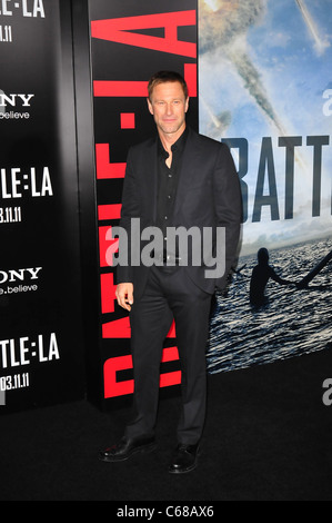 Aaron Eckhart im Ankunftsbereich für BATTLE: LOS ANGELES Premiere, Regency Village Theater, Los Angeles, CA 8. März 2011. Foto von: Jody Cortes/Everett Collection Stockfoto