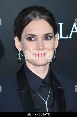 Winona Ryder im Ankunftsbereich für BLACK SWAN Premiere, The Ziegfeld Theatre, New York, NY 30. November 2010. Foto von: Gregorio T. Binuya/Everett Collection Stockfoto