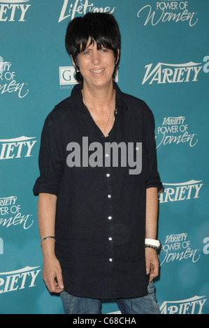 Diane Warren im Ankunftsbereich für Variety 2. jährlichen Leistung von Frauen Luncheon, Beverly Hills Hotel, Beverly Hills, CA 30. September 2010. Foto von: Dee Cercone/Everett Collection Stockfoto