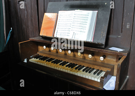 Orgel-Tastatur in der St.-Petri Kirche, Tilton auf dem Hügel, Leicestershire, England, UK Stockfoto