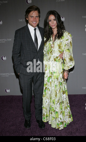 Andrew Pruett, Abigail Spencer in Anwesenheit für NYE Grand Opening Dinner und JAY-Z und Coldplay Konzert Ankünfte, The Cosmopolitan of Las Vegas, Las Vegas, NV 31. Dezember 2010. Foto von: James Atoa/Everett Collection Stockfoto