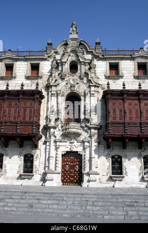 Der Palacio Arzobispal in der Plaza de Armas. Lima, Peru, Südamerika Stockfoto