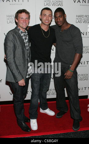 Michael Ross, Adam Royer, Leroy Garrett im Ankunftsbereich für MTVs The Real World: Las Vegas Premiere Party, Hard Rock Hotel and Casino, Las Vegas, NV 5. März 2011. Foto von: James Atoa/Everett Collection Stockfoto