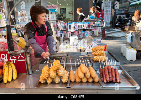 Street Food Marktstand im Bereich Nampo-Dong von Busan, Südkorea Stockfoto