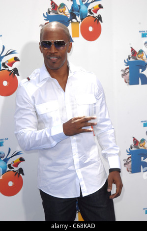 Jamie Foxx im Ankunftsbereich für RIO Premiere, Graumans Chinese Theatre, Los Angeles, CA 10. April 2011. Foto von: Elizabeth Goodenough/Everett Collection Stockfoto