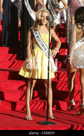 Verpassen Sie Wisconsin USA, Jordan Marie Morkin bei der Ankunft für die Welcome-Party für die 2011 MISS USA Festzug Teilnehmer, Planet Hollywood Resort &amp; Casino, Las Vegas, NV 6. Juni 2011. Foto von: James Atoa/Everett Collection Stockfoto