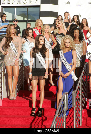 Miss Oklahoma USA, Kaitlyn Smith, Miss Utah USA, Jamie Lynn Crandall, Miss Tennessee USA, Ashley Durham im Ankunftsbereich für Empfang Stockfoto