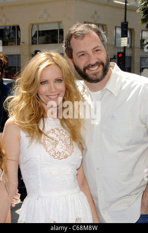 Leslie Mann, Judd Apatow im Ankunftsbereich für RIO Premiere, Graumans Chinese Theatre, Los Angeles, CA 10. April 2011. Foto von: Michael Germana/Everett Collection Stockfoto