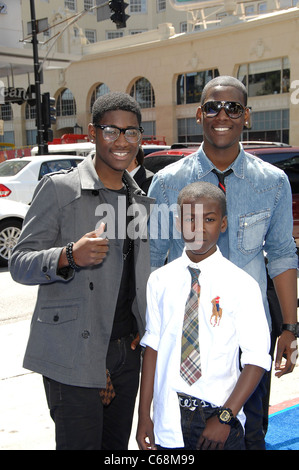 Kwame Boateng, Kwesi Boakye, Kofi Siriboe im Ankunftsbereich für RIO Premiere, Graumans Chinese Theatre, Los Angeles, CA 10. April 2011. Foto von: Michael Germana/Everett Collection Stockfoto