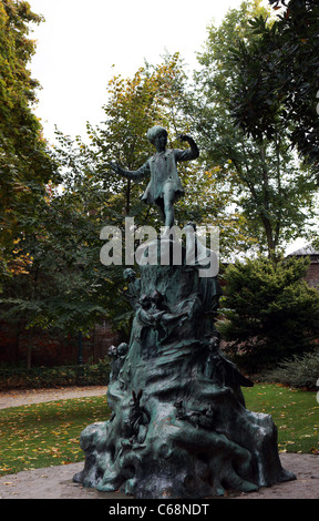 Peter Pan Statue im Egmont Park, Brüssel Stockfoto