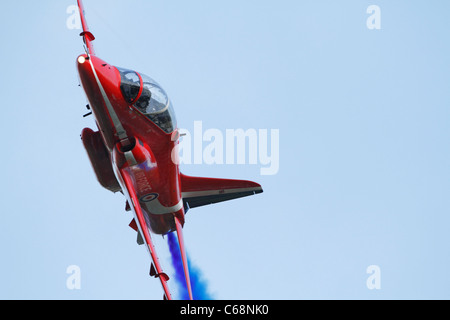 Rot 6 von der Royal Air Force Red Arrows-Anzeige an der Bristol International Balloon Fiesta. Ashton Gericht, August 2011. Stockfoto