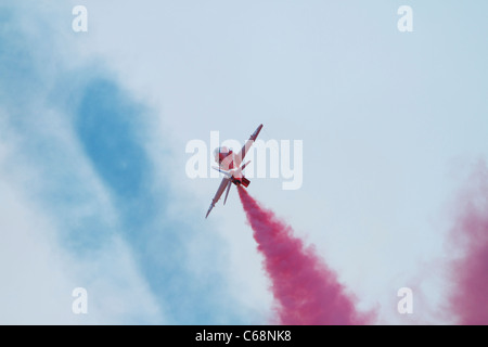 RAF Red Arrow anzeigen an der Bristol International Balloon Fiesta.  Ashton Gericht, August 2011. Stockfoto