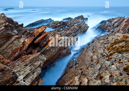 Die schroffen Felsen und Klippen des Montana de Oro State Park in Kalifornien. Stockfoto