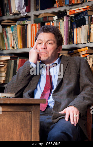 Schauspieler Dominic West Sterne in Butley am Duchess Theatre, London, UK Stockfoto