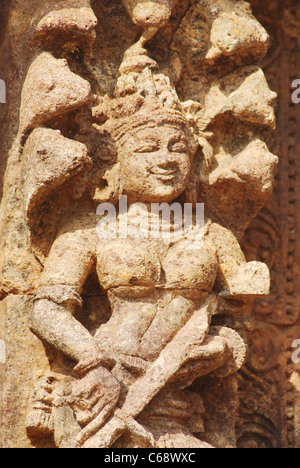 Steinskulptur in dem 13. Jahrhundert Sonnentempel (auch bekannt als der Schwarze Pagode), Sonnentempel von Konark, Orissa, Indien Stockfoto