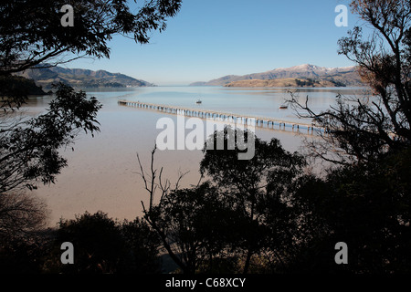 Ein Blick über den Lyttelton Harbour von Governors Bay, Neuseeland Stockfoto