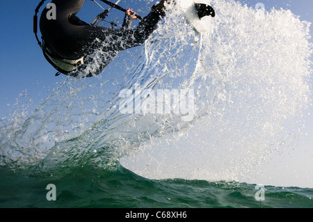 Kitesurfen in den Mittelmeer-fotografiert von im Wasser Stockfoto