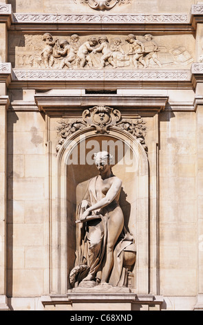 Brüssel, Belgien. Börse / Beurs / Börse. Statue am südlichen Fassade in Rue Henri Maus Stockfoto