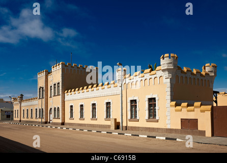 historische deutsche Kaserne aus der Kolonialzeit, heute Jugendherberge, Swakopmund, Namibia, Afrika Stockfoto