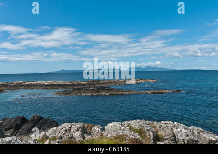 Blick über Meer, Insel Eigg vom Portnaluchaig nr Morar Highland-Schottland Stockfoto