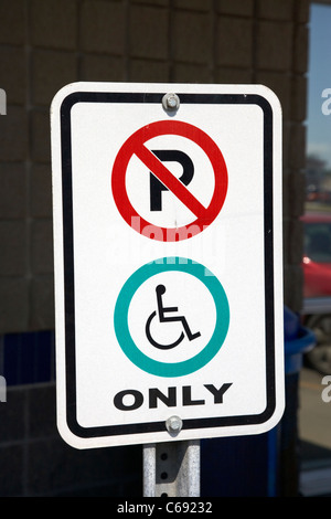 kein Parkplatz Einschränkung Schilder Wegweiser deaktiviert Parkplatz nur Saskatoon Saskatchewan Kanada Stockfoto