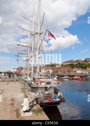 Das Jubilee Sailing Trust Segel Ausbildungsschiff Lord Nelson bei Endeavour Kai Whitby North Yorkshire Stockfoto