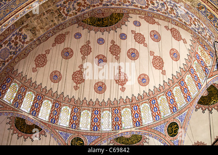 Blaue Moschee (Türkisch: Sultan Ahmet Camii) Kuppel Innenraum in Istanbul, Türkei. Stockfoto