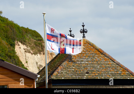 Bier, Devon, England - RNLI-Flagge in Beer Regatta-Woche im August 2011 Stockfoto