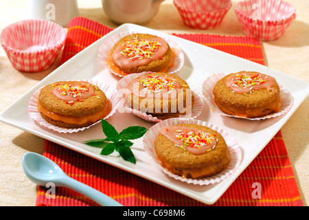 Whoopies Hafer mit Erdbeer-Sahne. Rezept zur Verfügung. Stockfoto