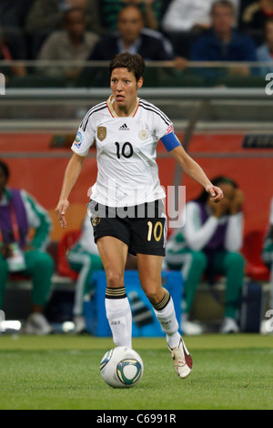 Linda Bresonik Deutschlands in Aktion während einer FIFA Frauen Welt Cup Gruppe A Spiel gegen Nigeria 30. Juni 2011. Stockfoto