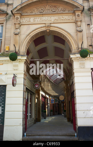 Eingang zu den Strang einkaufen Arcade-Derby UK Stockfoto